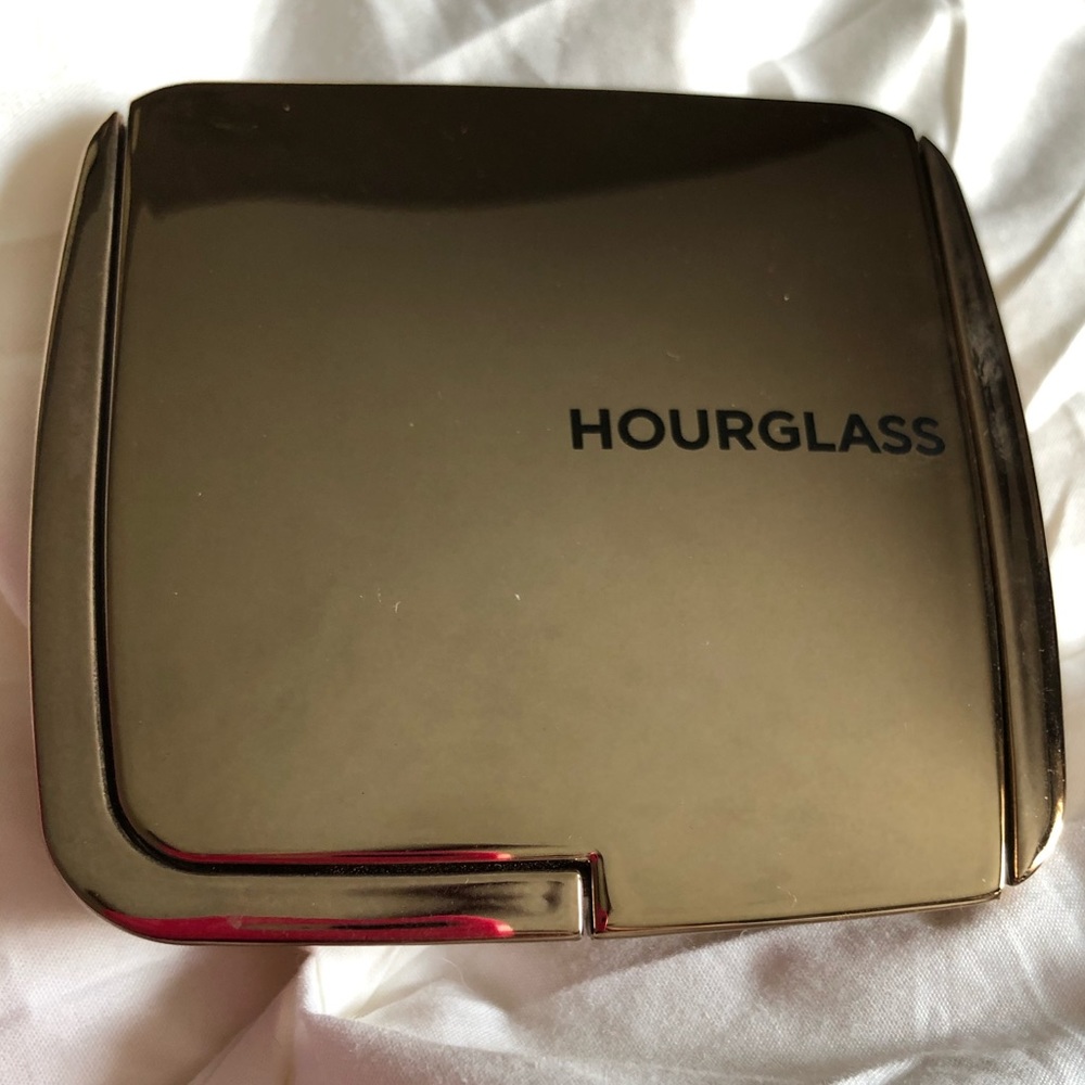 Hourglass Ambient Lighting Bronzer